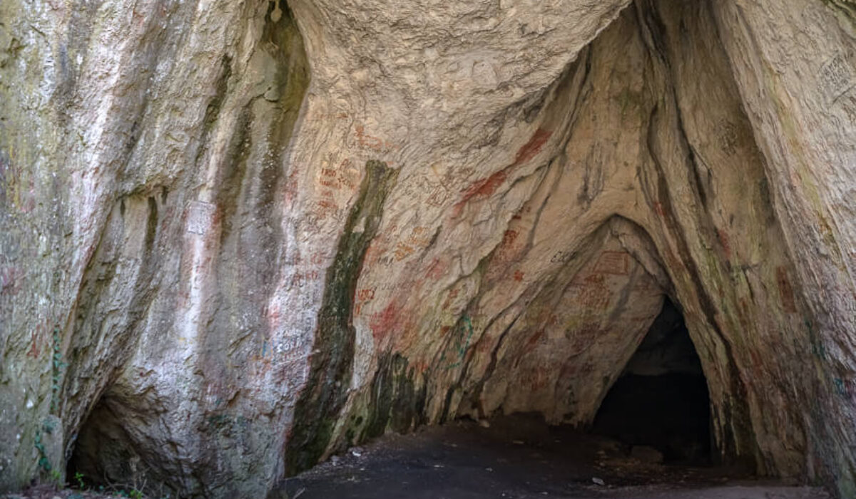 Grota cu aburi & Grota Haiducilor Hike