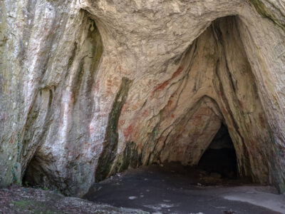 Grota cu aburi & Grota Haiducilor Hike