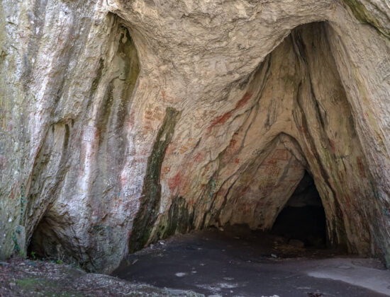 Grota cu aburi & Grota Haiducilor Hike