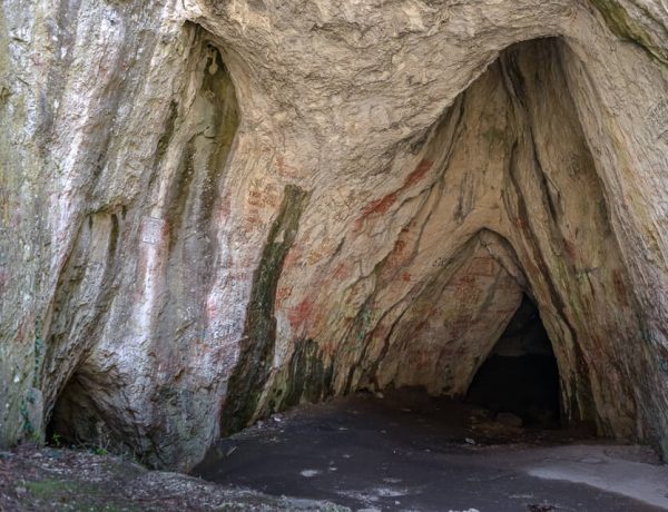 Grota cu aburi & Grota Haiducilor Hike