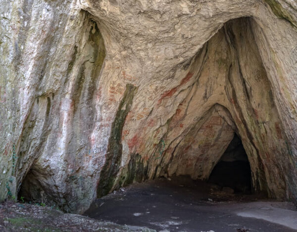 Grota cu aburi & Grota Haiducilor Hike