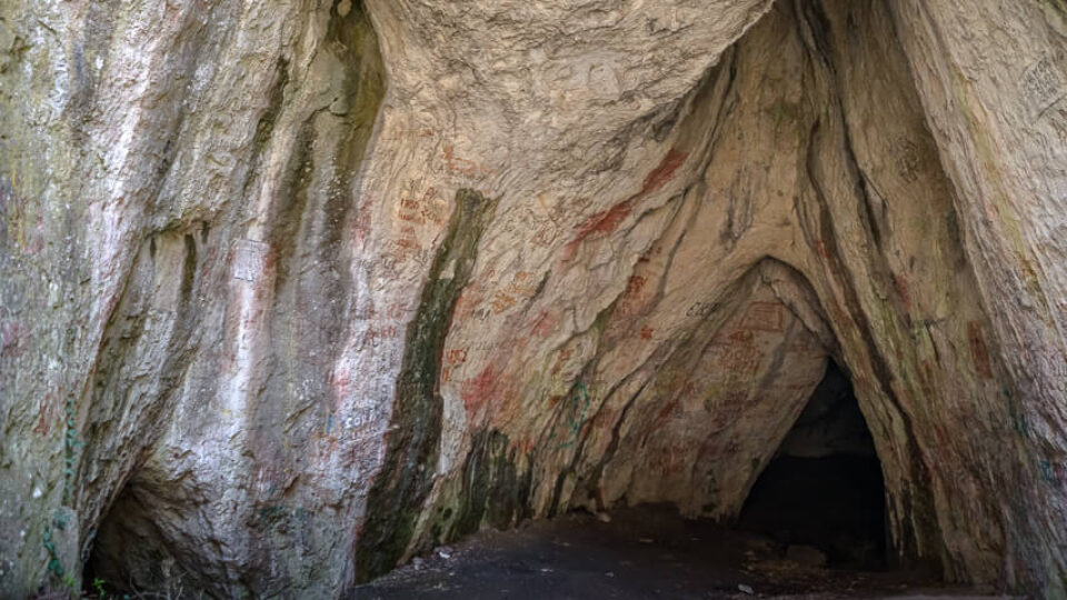 Grota cu aburi & Grota Haiducilor Hike