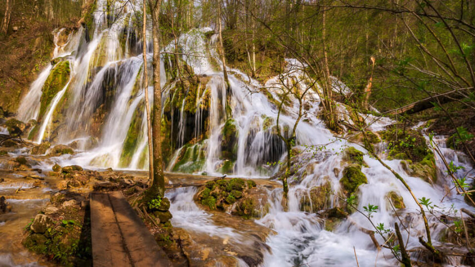 From Sasca Română to Beușnița Waterfall Hike