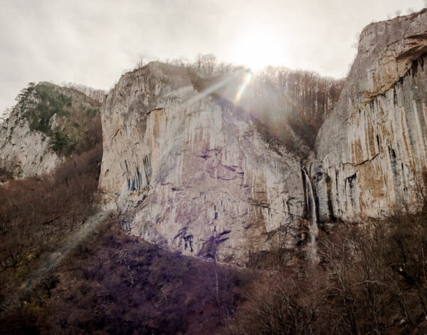 Waterfall Vânturătoarea Hike
