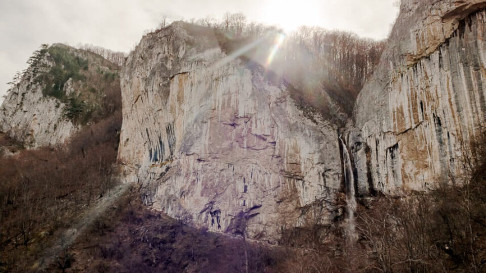 Waterfall Vânturătoarea Hike