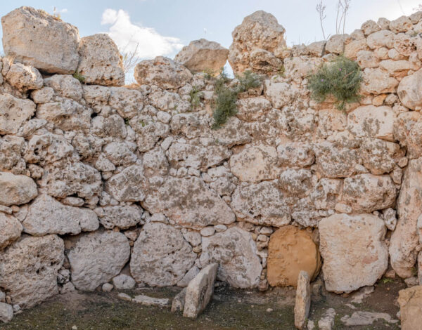 On the trail of the giants: The Ggantija Tempel (UNESCO)