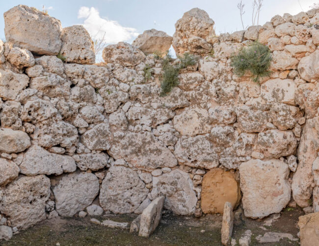 On the trail of the giants: The Ggantija Tempel (UNESCO)