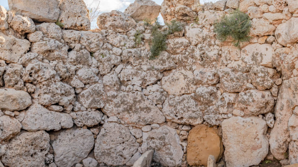 On the trail of the giants: The Ggantija Tempel (UNESCO)