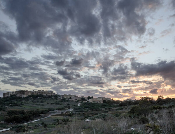 Hike: Searching For The Invisible Walls of The Ramla Bay