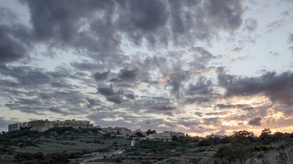 Hike: Searching For The Invisible Walls of The Ramla Bay