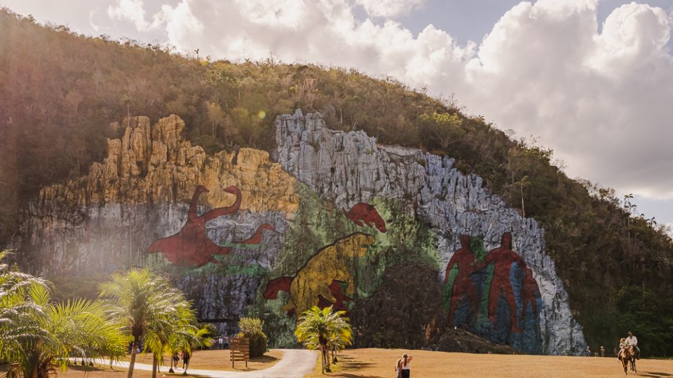 HIKE: Mural de la Prehistoria