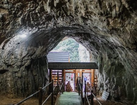 Dumbovicioara Cave